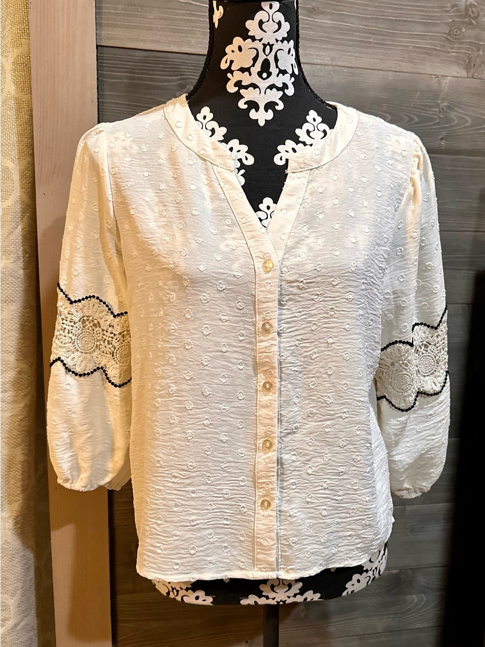 Adrienne Vittadini Women's Cream Eyelet Button down Blouse w/ Crochet Trim Sz S